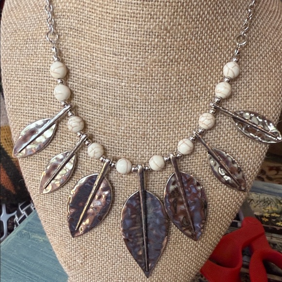 Paparazzi Silver and Cream Leaf Necklace and Matching Earrings - Picture 2 of 6